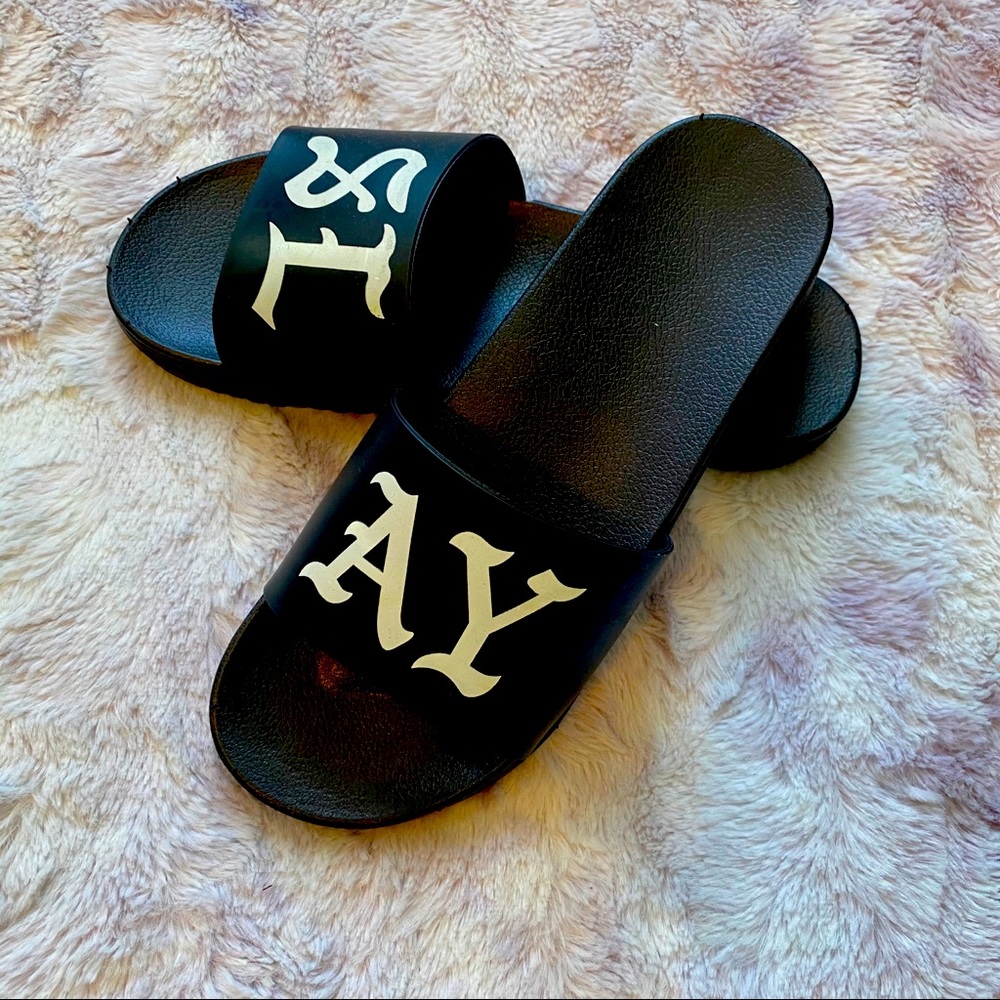 Black Slides - Picture 4 of 5